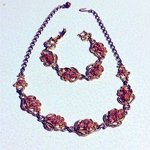 Vintage gold tone amber colored resin stone necklace and bracelet (542)